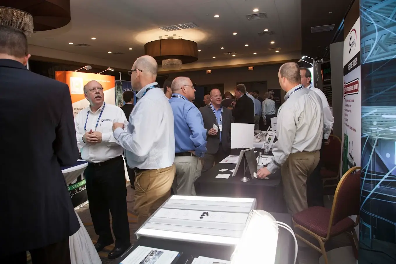 Peer-to-peer working session at tables
