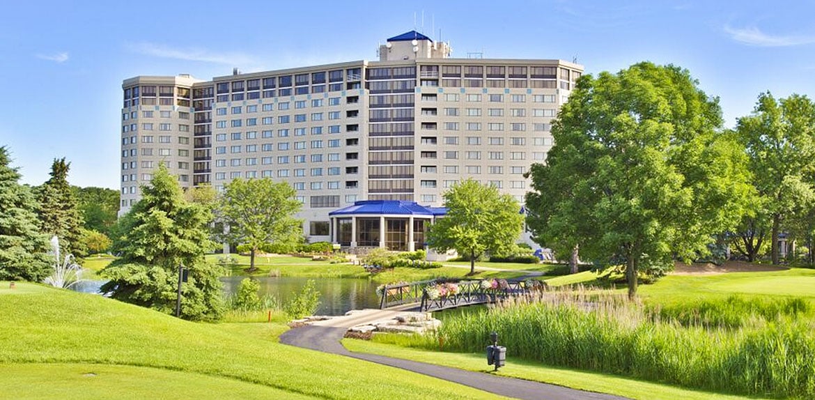 Hilton Chicago Oak Brook Hills Resort and Conference Center exterior